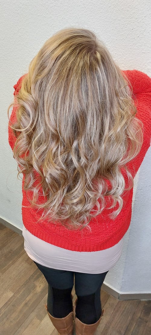 Frisuren-Bild von Silke Peukert auf hairinspo: frau, kopfhaar, wellig, lang, beachwaves, mehrfarbig, balayage, blond