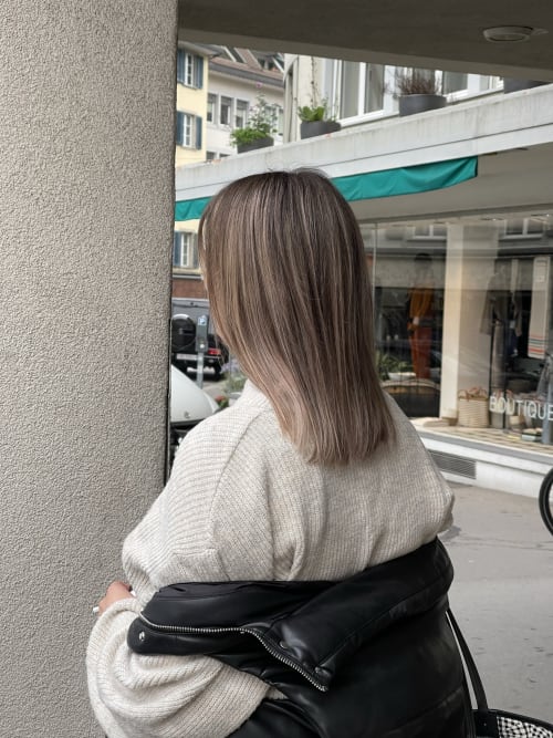 Frisuren-Bild von Egzon Aradini auf hairinspo: frau, kopfhaar, glatt, schulterlang, mittelscheitel, mehrfarbig, highlights, blond