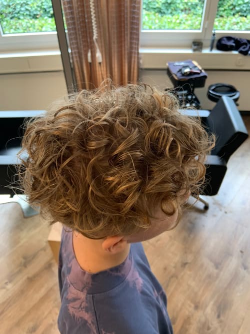 Frisuren-Bild von Michelle Wernli auf hairinspo: mann, kopfhaar, wellig, kurz, dauerwelle, einfarbig, haarfarbe, blond Frisuren-Bild von Michelle Wernli auf hairinspo: mann, kopfhaar, wellig, kurz, dauerwelle, einfarbig, haarfarbe, blond