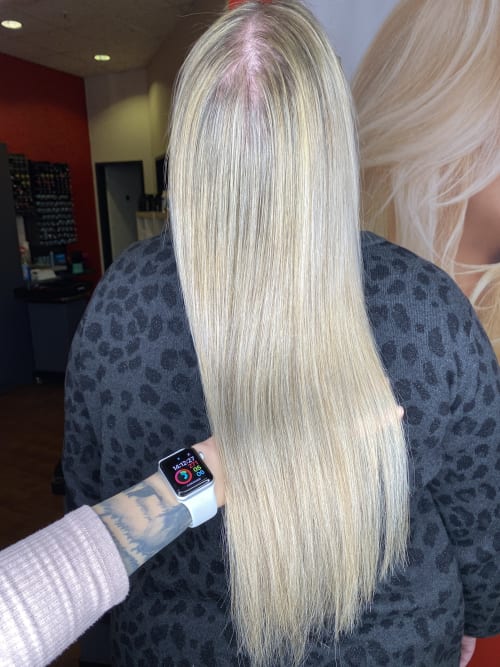 Frisuren-Bild von Amelie Arold auf hairinspo: frau, kopfhaar, wellig, lang, mittelscheitel, einfarbig, tönung, babylights, blond