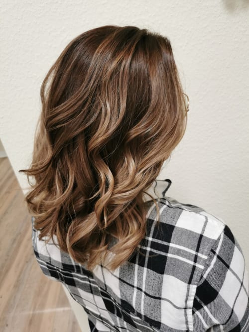 Frisuren-Bild von Diana Linke auf hairinspo: frau, kopfhaar, glatt, schulterlang, stufenschnitt, beachwaves, mehrfarbig, balayage, dunkelblond, caramel