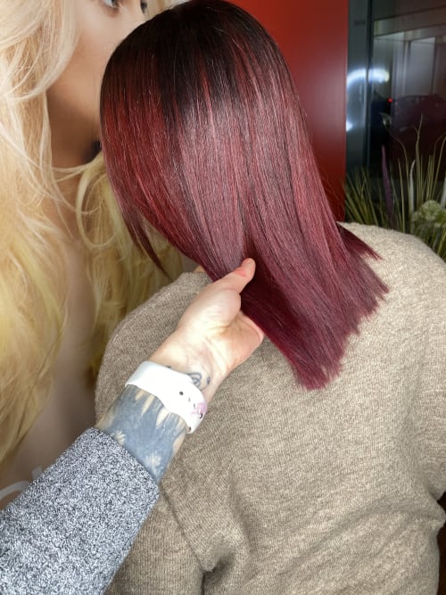 Frisuren-Bild von Amelie Arold auf hairinspo: frau, kopfhaar, glatt, lang, mittelscheitel, mehrfarbig, haarfarbe, tönung, rot, dunkelbraun