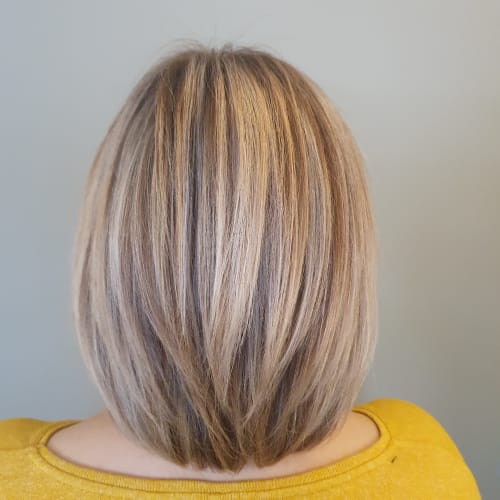 Frisuren-Bild von Peggy Nothing auf hairinspo: frau, kopfhaar, glatt, schulterlang, stufenschnitt, pony, mehrfarbig, haarfarbe, highlights, foil highlights, hellblond, peach, caramel