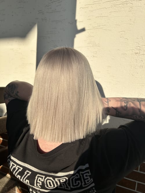Frisuren-Bild von Milena Walper auf hairinspo: frau, kopfhaar, glatt, schulterlang, longbob, einfarbig, blondierung, blond