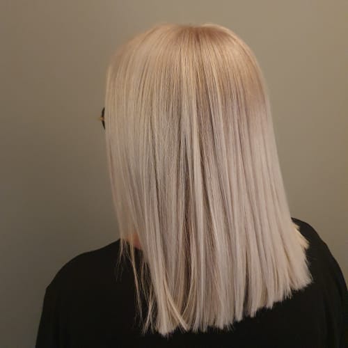 Frisuren-Bild von Peggy Nothing auf hairinspo: frau, kopfhaar, glatt, schulterlang, longbob, einfarbig, haarfarbe, hellblond, pastel