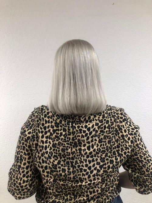 Frisuren-Bild von celine cappilli auf hairinspo: frau, kopfhaar, glatt, schulterlang, haarglättung, einfarbig, mêches, aschblond Frisuren-Bild von celine cappilli auf hairinspo: frau, kopfhaar, glatt, schulterlang, haarglättung, einfarbig, mêches, aschblond
