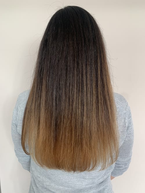 Frisuren-Bild von Denise Savoldelli auf hairinspo: frau, kopfhaar, glatt, lang, mittelscheitel, mehrfarbig, mêches, rotbraun
