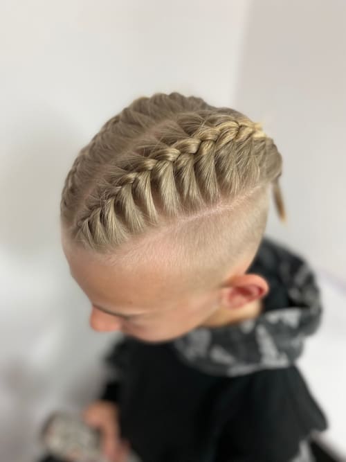 Frisuren-Bild von Desirée Knaus auf hairinspo: mann, kopfhaar, glatt, kurz, undercut, einfarbig, blond, flechtfrisur Frisuren-Bild von Desirée Knaus auf hairinspo: mann, kopfhaar, glatt, kurz, undercut, einfarbig, blond, flechtfrisur