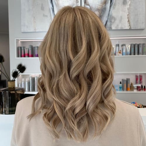 Frisuren-Bild von Haardesign Friseur & Kosmetik Marlen Broermann auf hairinspo: frau, kopfhaar, wellig, lang, beachwaves, mehrfarbig, balayage, blond