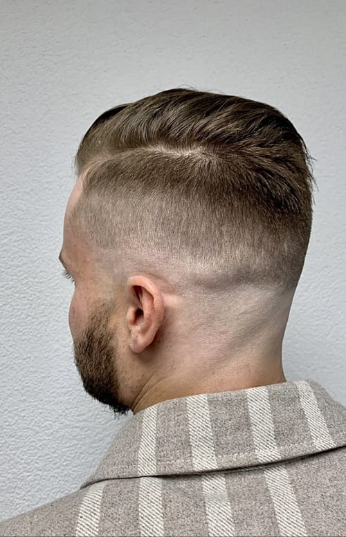 Frisuren-Bild von Giada Arena auf hairinspo: mann, kopfhaar, glatt, kurz, seitenscheitel, einfarbig, keine farbtechnik, dunkelblond