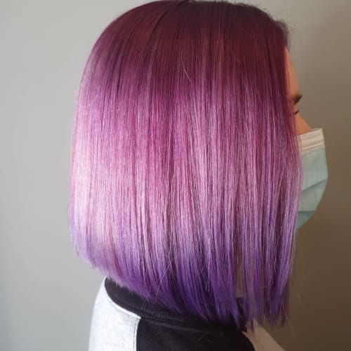 Frisuren-Bild von Peggy Nothing auf hairinspo: frau, kopfhaar, glatt, schulterlang, mittelscheitel, shortbob, mehrfarbig, haarfarbe, highlights, color refresh, violett, pink, metallic