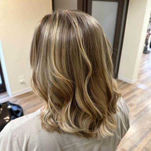 Frisuren-Bild von Diana Linke auf hairinspo: frau, kopfhaar, glatt, schulterlang, seitenscheitel, mehrfarbig, balayage, hellblond