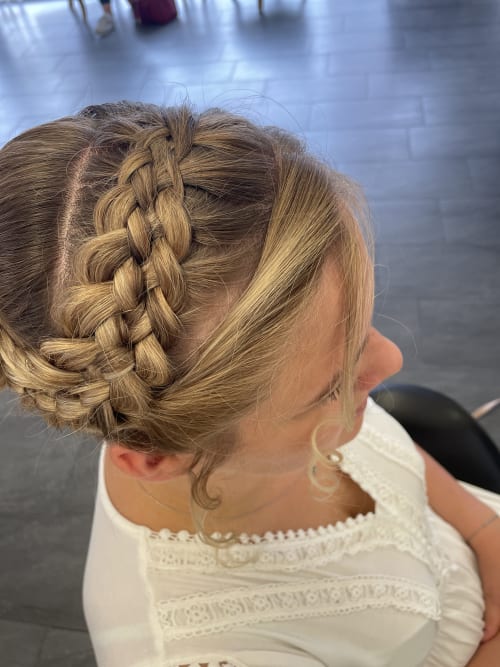 Frisuren-Bild von Ilona Stadelmann auf hairinspo: frau, kopfhaar, glatt, lang, hochsteckfrisur, mehrfarbig, balayage, blond