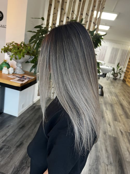 Frisuren-Bild von Christoph Tschudi auf hairinspo: frau, kopfhaar, glatt, lang, mittelscheitel, mehrfarbig, balayage, hellblond, blond