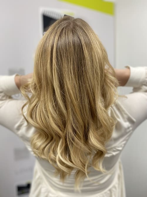 Frisuren-Bild von Michelle Seelos auf hairinspo: frau, kopfhaar, glatt, lang, beachwaves, mehrfarbig, highlights, blond