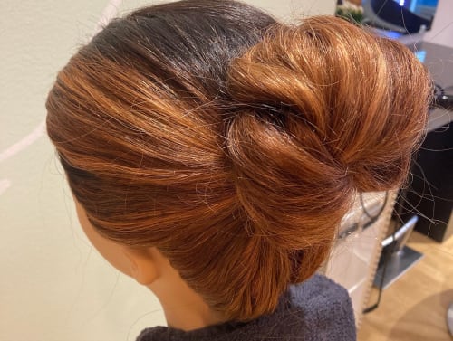 Frisuren-Bild von Yvonne Schuler auf hairinspo: frau, kopfhaar, glatt, schulterlang, hochsteckfrisur, einfarbig, color refresh, rotbraun