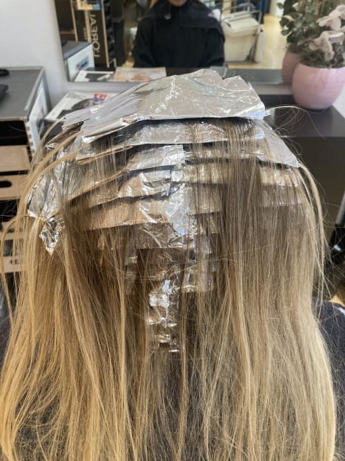 Frisuren-Bild von Yvonne Schuler auf hairinspo: frau, kopfhaar, glatt, lang, seitenscheitel, mehrfarbig, mêches, hellblond, dunkelblond