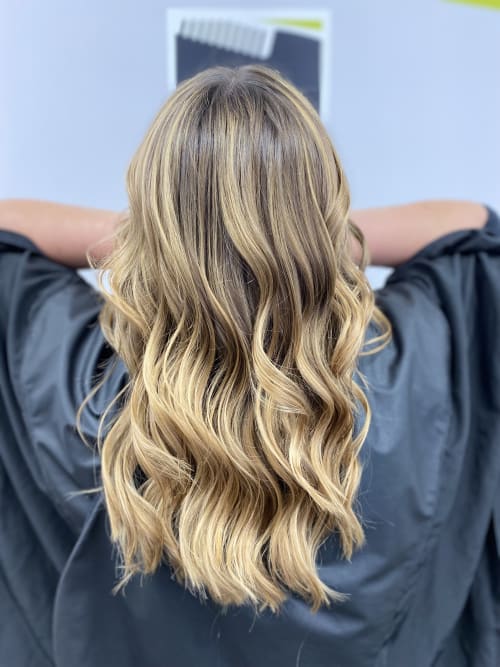 Frisuren-Bild von Michelle Seelos auf hairinspo: frau, kopfhaar, glatt, lang, locken, mehrfarbig, balayage, blond