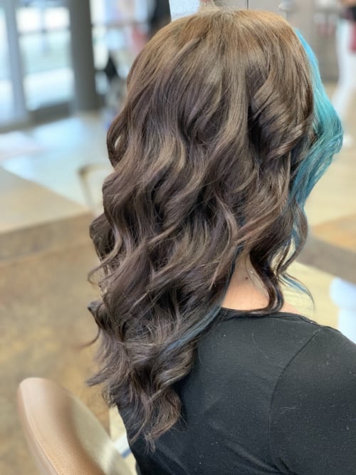 Frisuren-Bild von stile libero auf hairinspo: frau, kopfhaar, wellig, lang, waves, mehrfarbig, contouring, braun, blau