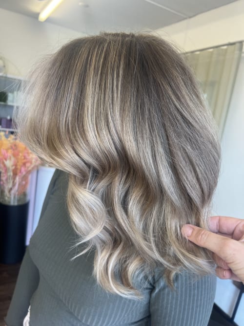 Frisuren-Bild von ShantalaHair auf hairinspo: frau, kopfhaar, wellig, schulterlang, beachwaves, mehrfarbig, foilayage, blond Frisuren-Bild von ShantalaHair auf hairinspo: frau, kopfhaar, wellig, schulterlang, beachwaves, mehrfarbig, foilayage, blond