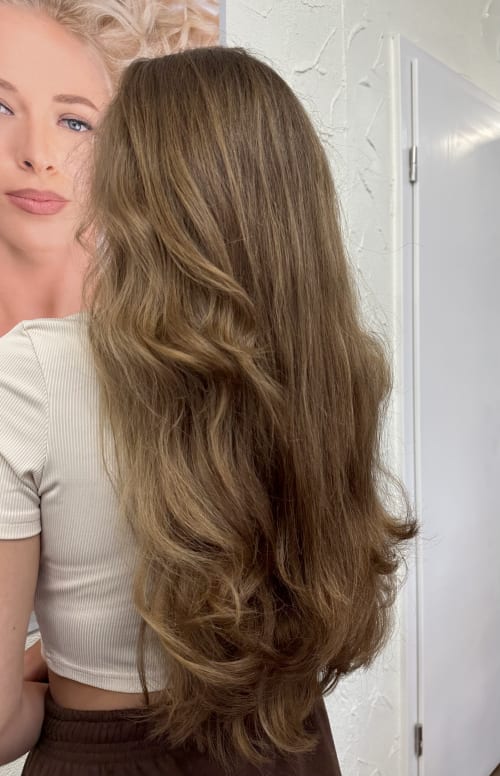 Frisuren-Bild von Guarini Caterina auf hairinspo: frau, kopfhaar, wellig, lang, waves, einfarbig, haarfarbe, dunkelblond