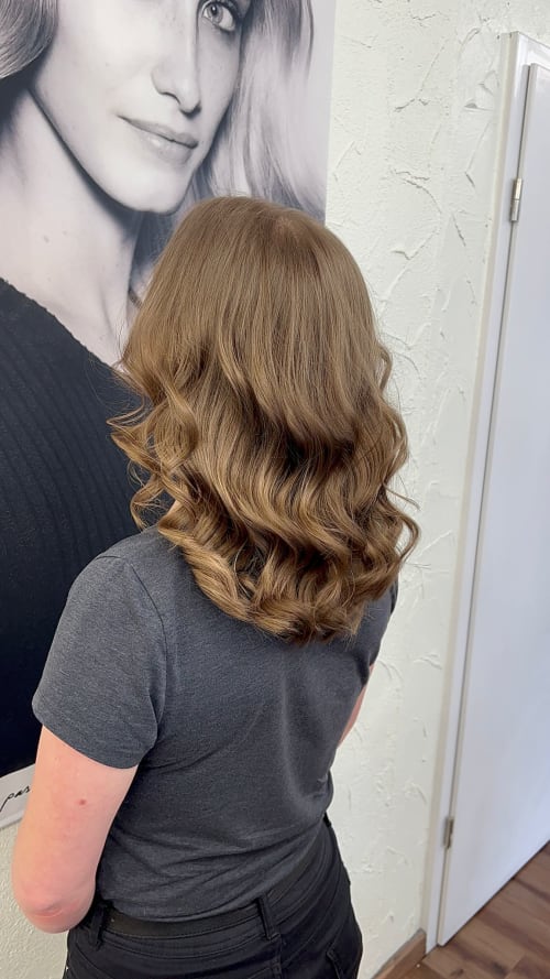 Frisuren-Bild von Guarini Caterina auf hairinspo: frau, kopfhaar, wellig, schulterlang, beachwaves, einfarbig, haarfarbe, dunkelblond