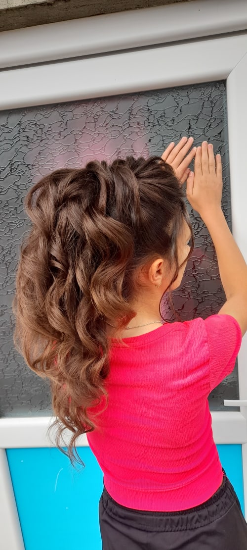 Frisuren-Bild von MIKA ARTIST auf hairinspo: frau, bartbereich, lockig, lang, hochsteckfrisur, mehrfarbig, tönung, braun