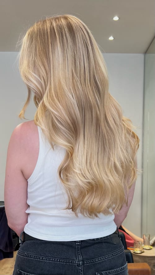 Frisuren-Bild von Christian Cartano auf hairinspo: frau, kopfhaar, extralang, lang, waves, mehrfarbig, foilayage, hellblond