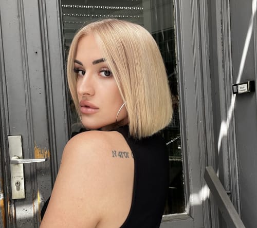 Frisuren-Bild von Christian Cartano auf hairinspo: frau, kopfhaar, glatt, schulterlang, bluntcut, einfarbig, blondierung, blond