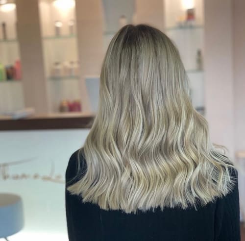 Frisuren-Bild von Thomalu Luxury hair beauty auf hairinspo: frau, kopfhaar, wellig, lang, beachwaves, einfarbig, balayage, babylights, blond