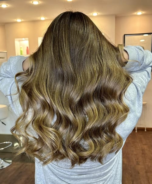 Frisuren-Bild von Thomalu Luxury hair beauty auf hairinspo: frau, kopfhaar, wellig, lang, beachwaves, einfarbig, balayage, rotbraun