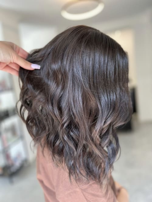 Frisuren-Bild von Friseur LAELA auf hairinspo: frau, kopfhaar, glatt, schulterlang, beachwaves, einfarbig, dunkelbraun, airtouch