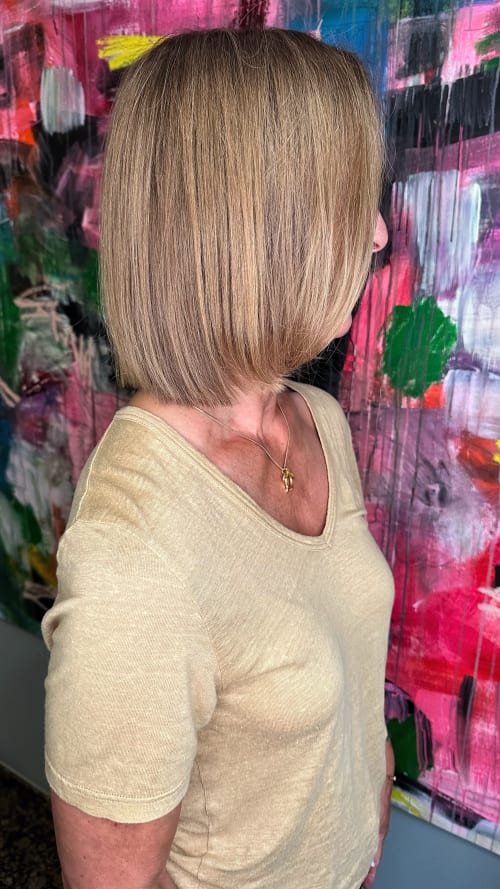 Frisuren-Bild von Christopher Manz auf hairinspo: frau, kopfhaar, glatt, kurz, shortbob, mehrfarbig, haarfarbe, mêches, hellbraun, braun