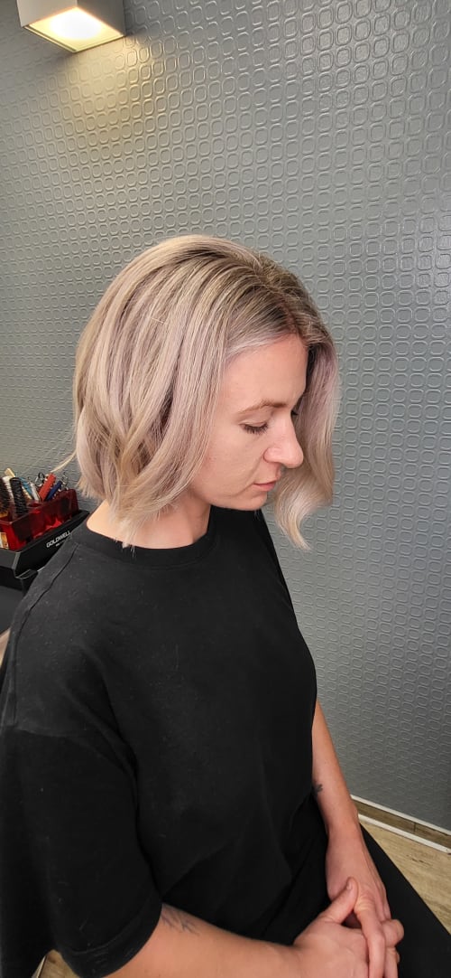 Frisuren-Bild von Franzi Bail auf hairinspo: frau, kopfhaar, wellig, schulterlang, waves, einfarbig, foilayage, airtouch, hellblond, blond
