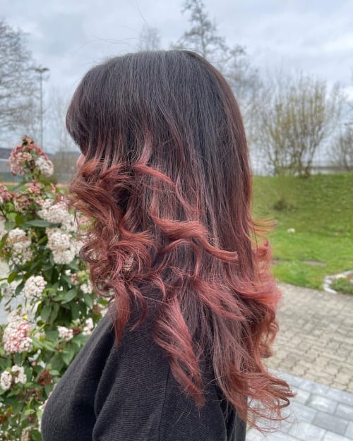 Frisuren-Bild von Coiffeur Anna auf hairinspo: frau, kopfhaar, wellig, lang, waves, mehrfarbig, ombré, rot, rotbraun, dunkelbraun