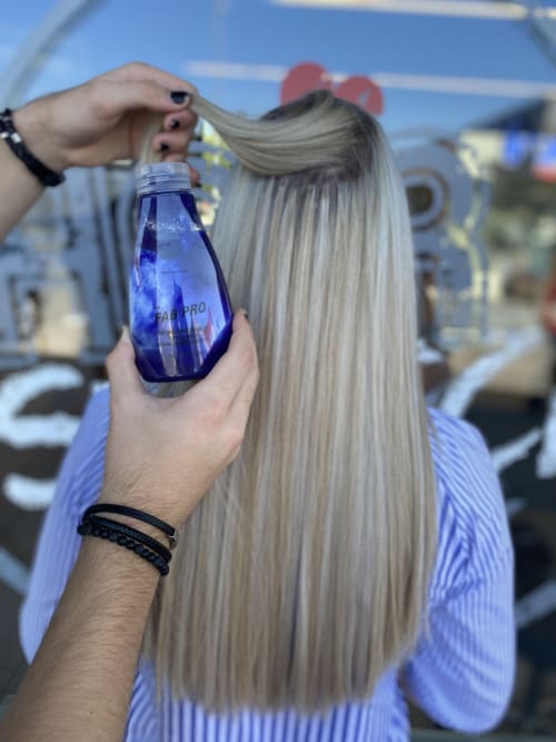 Frisuren-Bild von Jenny Hoppe auf hairinspo: frau, kopfhaar, extralang, lang, Haarverlängerung, Haarverdichtung, calligraphy cut, mehrfarbig, two tone, foil highlights, airtouch, hellblond, blond, aschblond Frisuren-Bild von Jenny Hoppe auf hairinspo: frau, kopfhaar, extralang, lang, Haarverlängerung, Haarverdichtung, calligraphy cut, mehrfarbig, two tone, foil highlights, airtouch, hellblond, blond, aschblond
