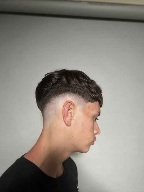Frisuren-Bild von Valentin Florin Ignat auf hairinspo: mann, kopfhaar, wellig, kurz, fadecut, einfarbig, haarfarbe, hellbraun