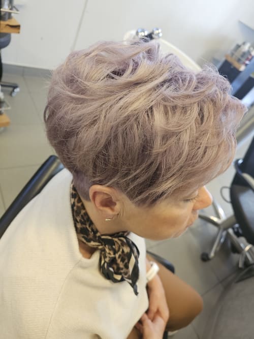 Frisuren-Bild von Irina Fedoruk auf hairinspo: frau, kopfhaar, glatt, kurz, pixiecut, einfarbig, tönung, blondierung, color refresh, blond, lavender, pastel