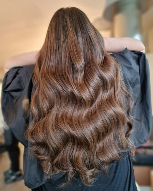 Frisuren-Bild von Coiffeur Hairtivity auf hairinspo: frau, kopfhaar, glatt, lang, waves, Haarverlängerung, Haarverdichtung, mehrfarbig, haarfarbe, balayage, color melt, hellbraun, braun, dunkelbraun