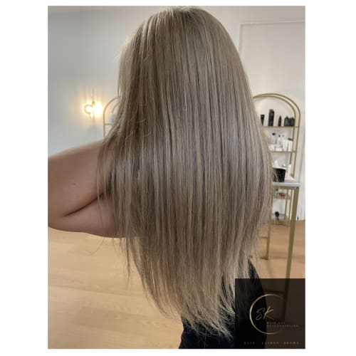 Frisuren-Bild von Stefanie Koutsopoulos auf hairinspo: frau, kopfhaar, glatt, lang, mittelscheitel, mehrfarbig, mêches, blond Frisuren-Bild von Stefanie Koutsopoulos auf hairinspo: frau, kopfhaar, glatt, lang, mittelscheitel, mehrfarbig, mêches, blond