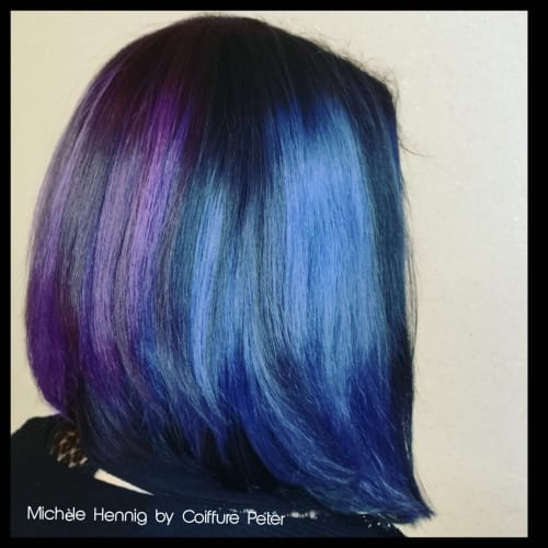 Frisuren-Bild von Michèle Hennig by Coiffure Peter GmbH auf hairinspo: frau, kopfhaar, glatt, schulterlang, longbob, mehrfarbig, split hair, schwarz, violett, blau Frisuren-Bild von Michèle Hennig by Coiffure Peter GmbH auf hairinspo: frau, kopfhaar, glatt, schulterlang, longbob, mehrfarbig, split hair, schwarz, violett, blau