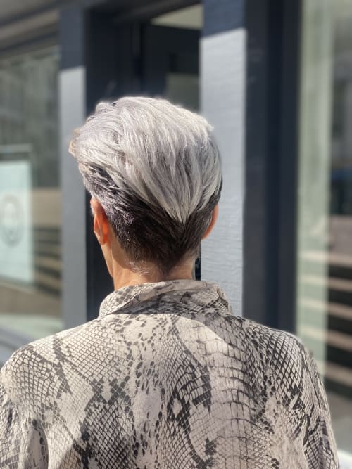 Frisuren-Bild von Selina Hosner auf hairinspo: frau, kopfhaar, wellig, kurz, undercut, mehrfarbig, sombré, balayage, silberblond, platinblond