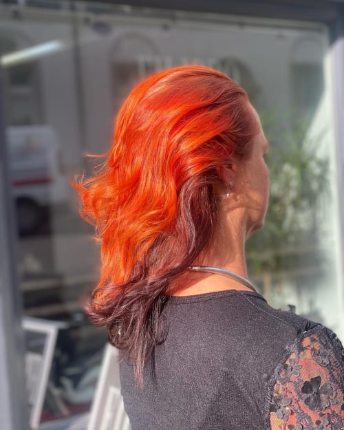 Frisuren-Bild von Selina Hosner auf hairinspo: frau, kopfhaar, glatt, lang, locken, waves, mehrfarbig, tönung, mêches, color refresh, kupfer, orange