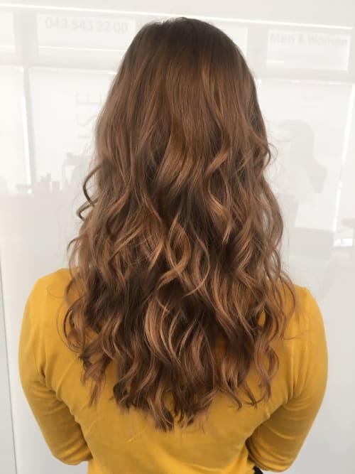 Frisuren-Bild von 7SENSE Hairsalon / CO-Working Space auf hairinspo: frau, kopfhaar, wellig, lang, waves, mehrfarbig, haarfarbe, mêches, ombré, blond Frisuren-Bild von 7SENSE Hairsalon / CO-Working Space auf hairinspo: frau, kopfhaar, wellig, lang, waves, mehrfarbig, haarfarbe, mêches, ombré, blond