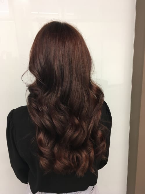 Frisuren-Bild von 7SENSE Hairsalon / CO-Working Space auf hairinspo: frau, kopfhaar, lockig, lang, stufenschnitt, einfarbig, haarfarbe, dunkelbraun Frisuren-Bild von 7SENSE Hairsalon / CO-Working Space auf hairinspo: frau, kopfhaar, lockig, lang, stufenschnitt, einfarbig, haarfarbe, dunkelbraun