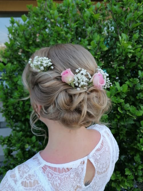 Frisuren-Bild von Nadine Stucki auf hairinspo: frau, kopfhaar, wellig, schulterlang, brautfrisur, mehrfarbig, mêches, hellblond, blond, dunkelblond