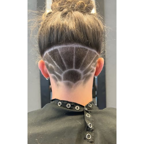 Frisuren-Bild von Gabrielly Alves de Souza auf hairinspo: unisex, kopfhaar, glatt, kurz, undercut, einfarbig, haarfarbe, braun