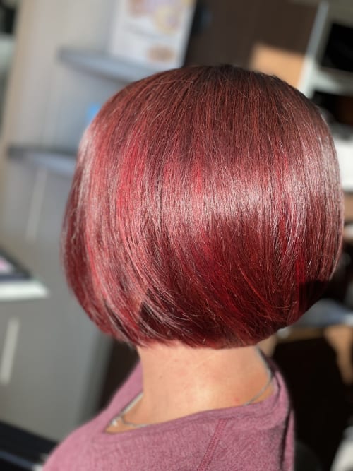Frisuren-Bild von Rebecca von Allmen auf hairinspo: frau, kopfhaar, glatt, kurz, seitenscheitel, mehrfarbig, keine farbtechnik, rot
