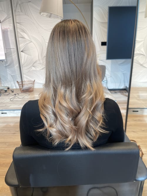 Frisuren-Bild von Katharina Török auf hairinspo: frau, kopfhaar, wellig, lang, beachwaves, mehrfarbig, mêches, blond
