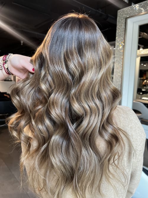 Frisuren-Bild von Vivian Fusko auf hairinspo: frau, kopfhaar, glatt, lang, beachwaves, mehrfarbig, balayage, dunkelblond